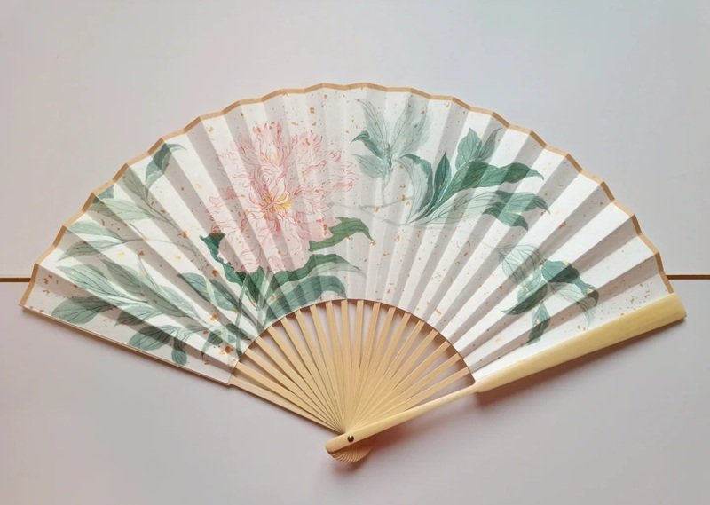 Trang trí quạt giấy ấm cúng tinh tế
