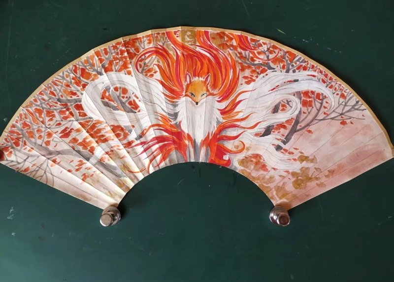Không gian đẹp với trang trí quạt giấy