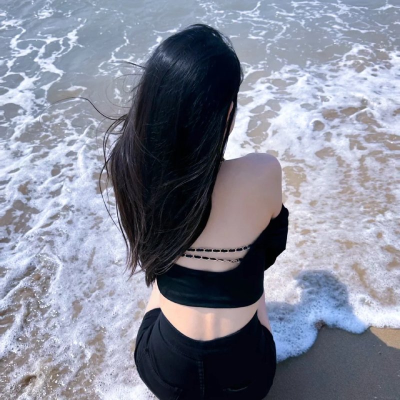 avatar tóc dài chụp sau lưng 2