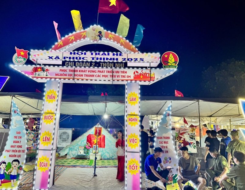 trang trí cổng trại 12