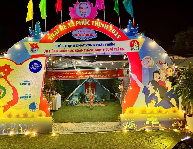 trang trí cổng trại 14
