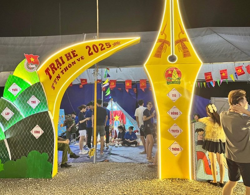 trang trí cổng trại 20