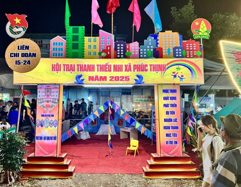 trang trí cổng trại 22