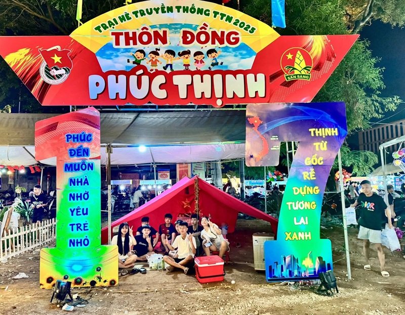 trang trí cổng trại 23