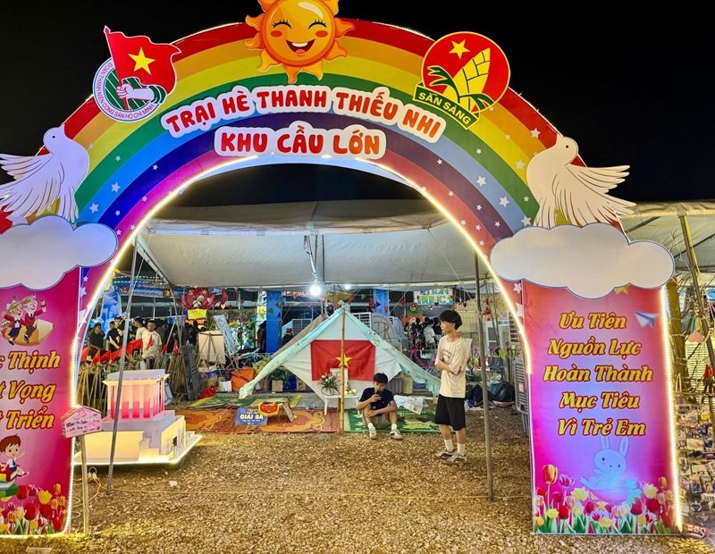 trang trí cổng trại 25