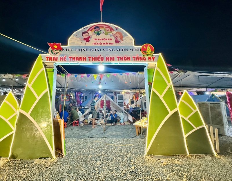 trang trí cổng trại 26
