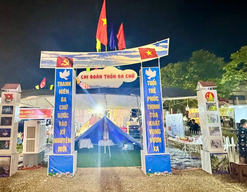 trang trí cổng trại 27
