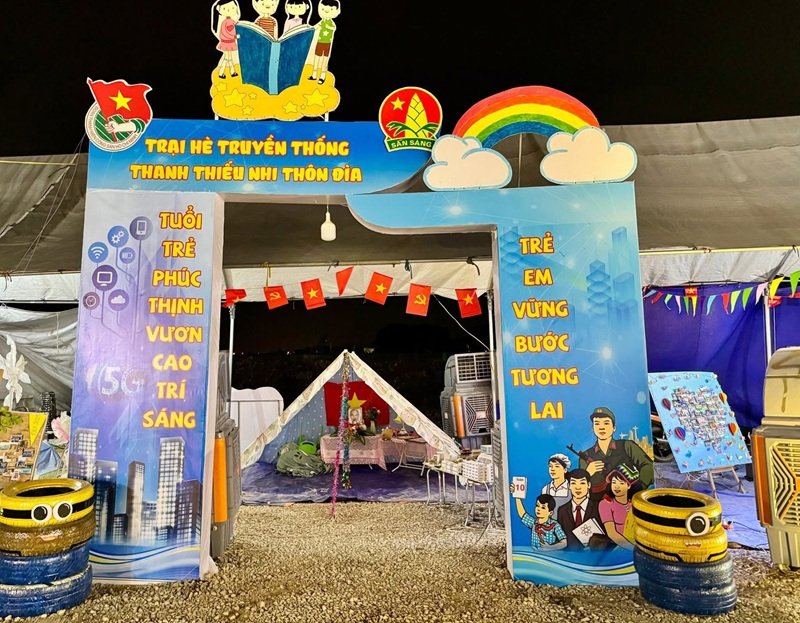 trang trí cổng trại 30