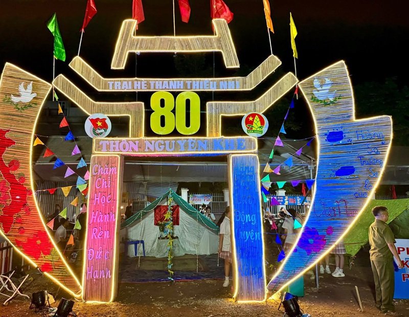 trang trí cổng trại 33