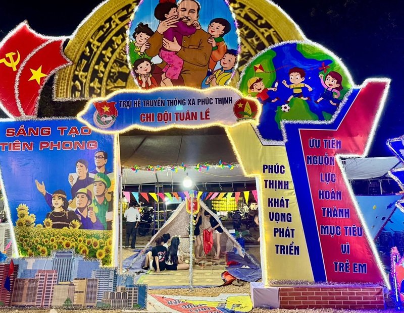 trang trí cổng trại 36