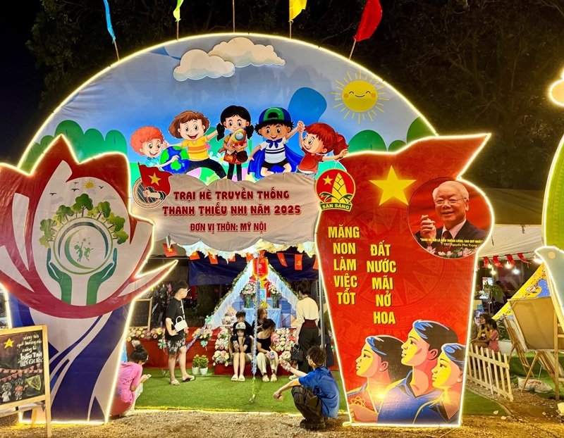 trang trí cổng trại 4