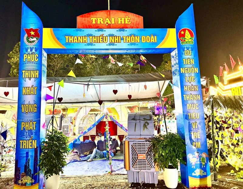 trang trí cổng trại 5