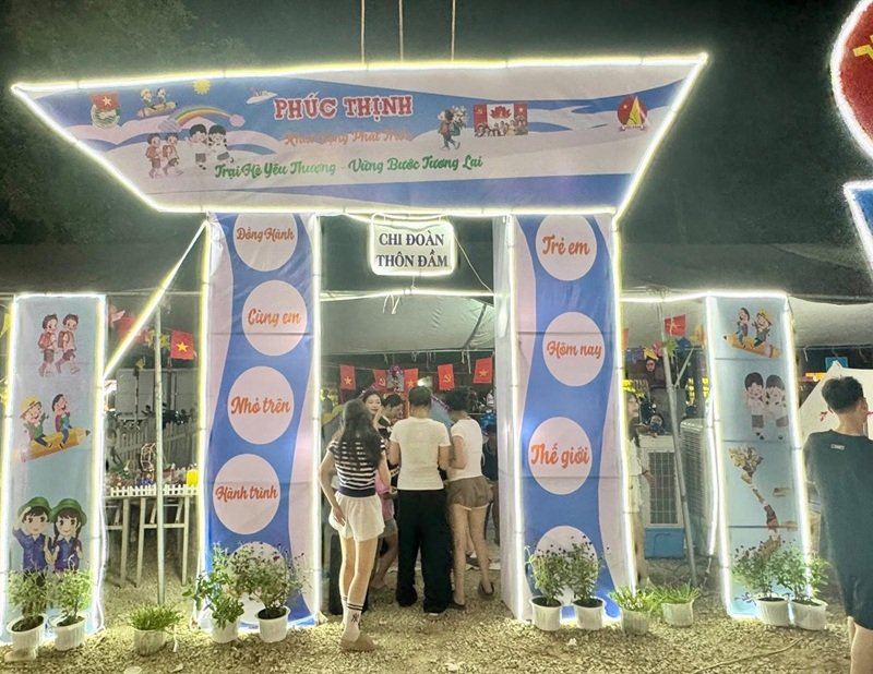 trang trí cổng trại 9