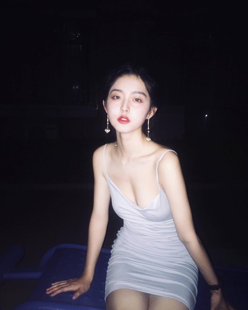 Thiếu nữ tạo dáng ngoài trời, Ảnh girl xinh tự nhiên