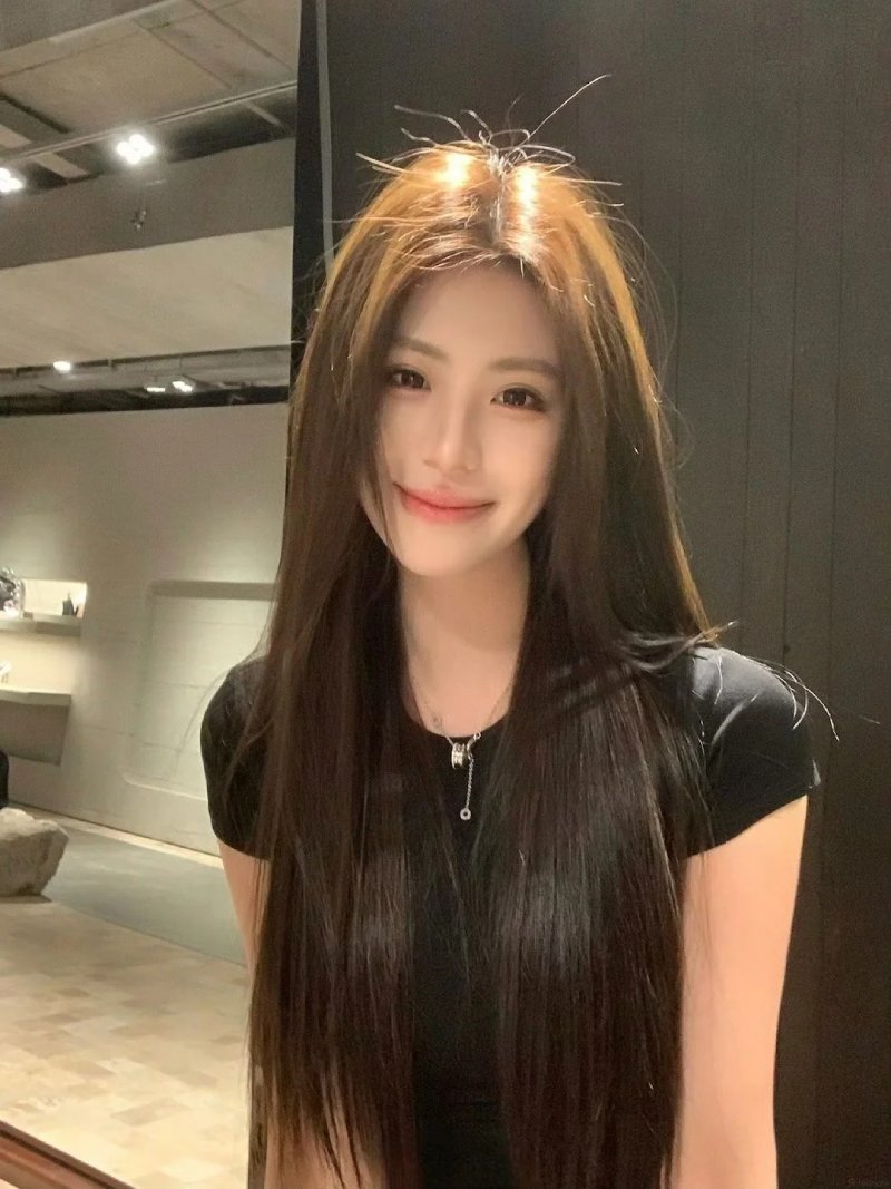 Cô gái mặc váy trắng trong Ảnh girl xinh đẹp