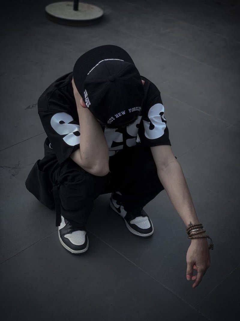 Avatar boy phố tóc trắng