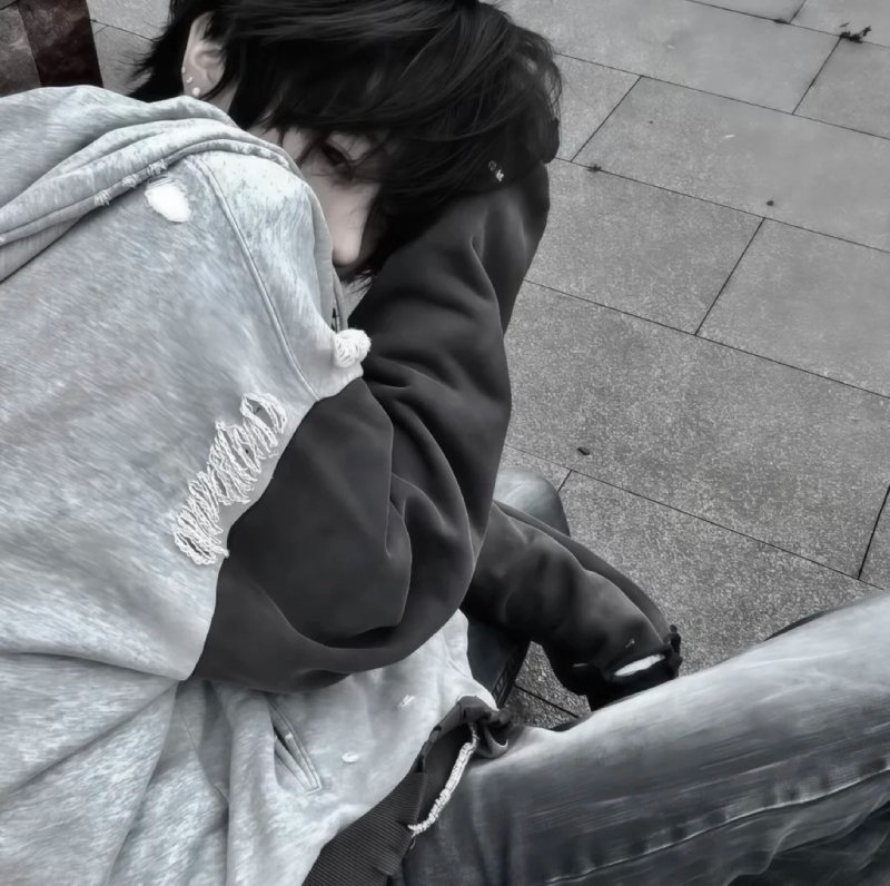 Avatar sad boy tone tối