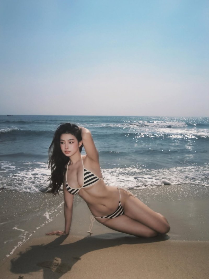Gái Việt Nam mặc bikini lọt khe xinh đẹp