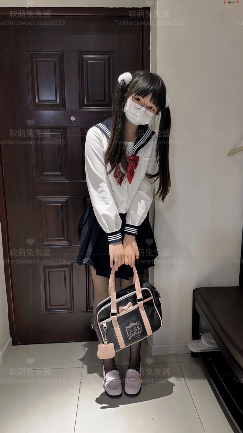 Ảnh Sweetrabbit233 cosplay với trang phục nổi bật.