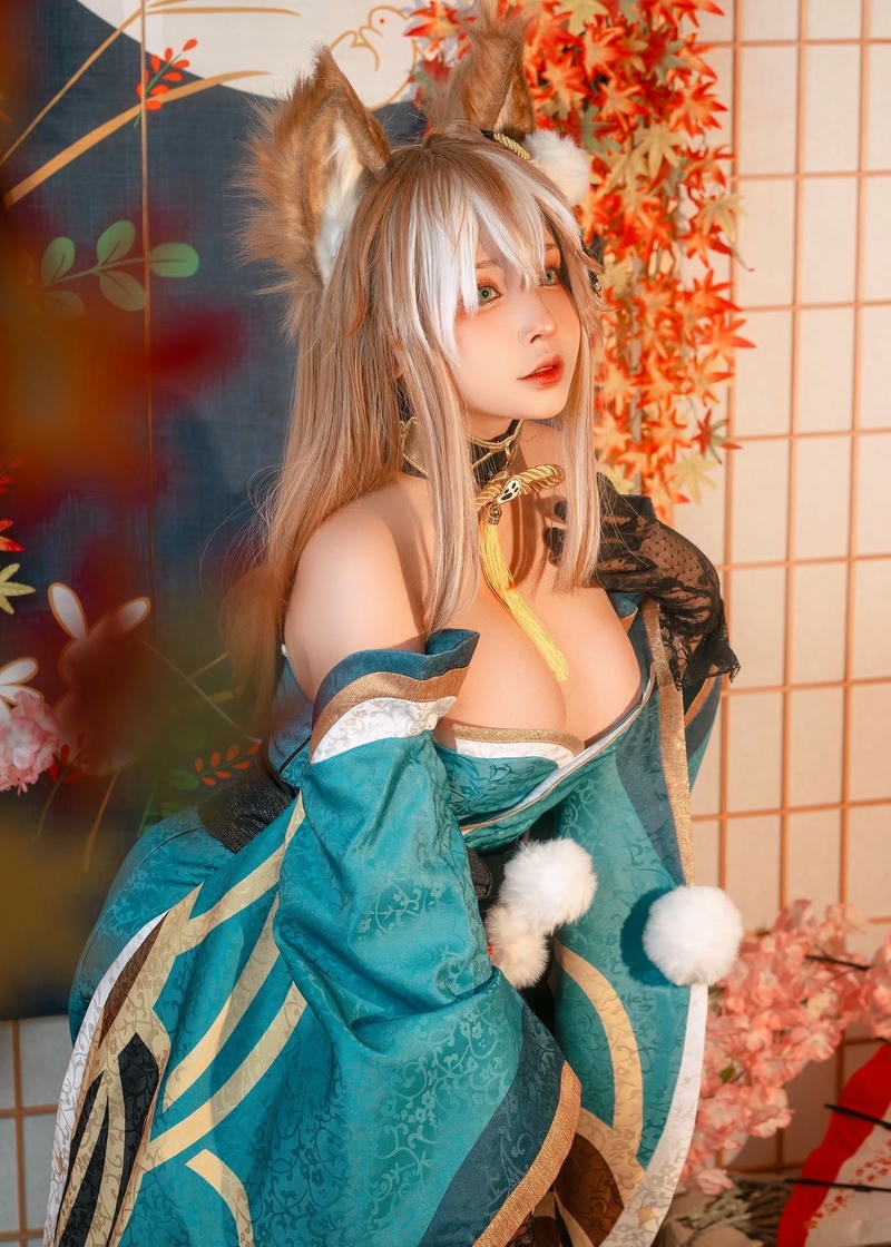 Cosplay khoe hàng hấp dẫn rực rỡ cảm xúc